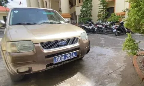 CLIP: Tạm giữ ôtô biển số 80B chở luật sư, tài xế không xuất trình giấy tờ xe