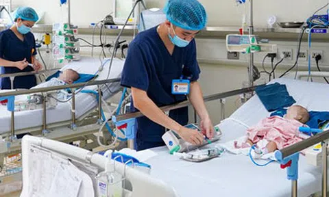 Bệnh nhi mắc Adenovirus tăng đột biến, Bộ Y tế họp khẩn