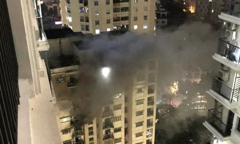 Gọi bạn gái không về, người đàn ông đốt tủ quần áo làm cháy căn hộ chung cư