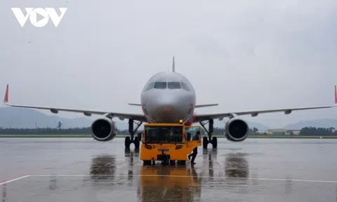 Một máy bay Pacific Airlines mắc kẹt giữa sân bay Đà Nẵng khi bão sắp đổ bộ