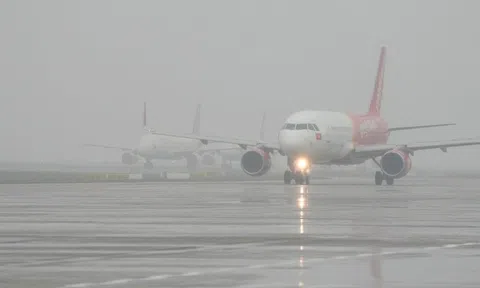 Tạm đóng cửa 5 sân bay do ảnh hưởng của siêu bão Noru