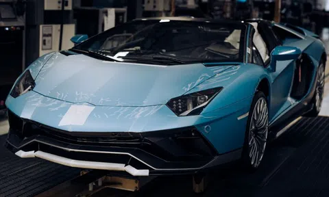 Giới nhà giàu hết cơ hội mua siêu xe Lamborghini Aventador mới