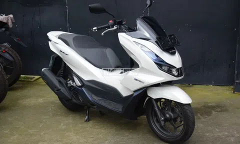 Xe tay ga lai xăng-điện Honda PCX e:HEV 2022 đầu tiên về Việt Nam