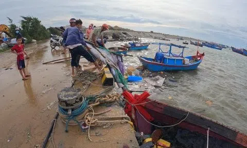 Quảng Ngãi: Yêu cầu khắc phục khẩn 633 căn nhà tốc mái, hư hỏng