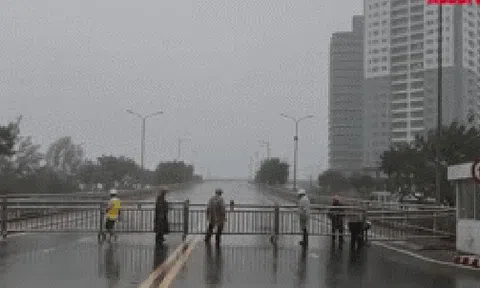 VIDEO BÃO SỐ 4 (NORU): Sóng lớn, mưa to, gió thốc rợn người