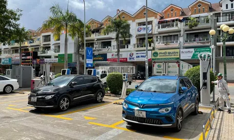 Nhiều người bối rối khi sử dụng trạm sạc xe điện