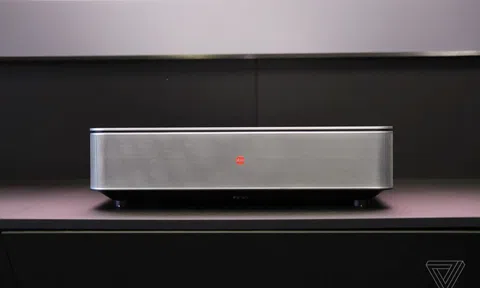 Leica ra mắt máy chiếu siêu gần 4K đầu tiên của mình