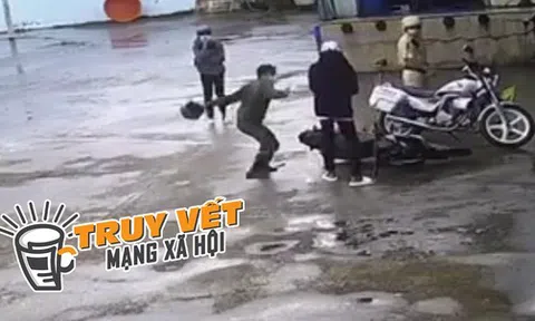 Xôn xao clip 2 cảnh sát dùng mũ bảo hiểm đánh, đấm đá 1 thiếu niên