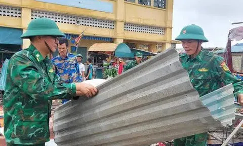 57 người bị thương và hàng ngàn ngôi nhà bị sập, hư hỏng do bão số 4