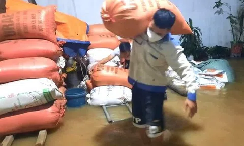 Ảnh: Mưa trắng trời, nhiều nơi ở Nghệ An bị ngập sâu