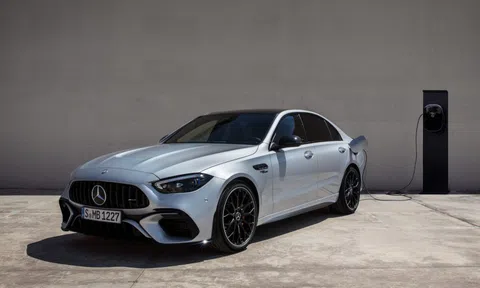 Mercedes-AMG C63 S lai xăng-điện mạnh 671 mã lực, pin chạy được 13 km