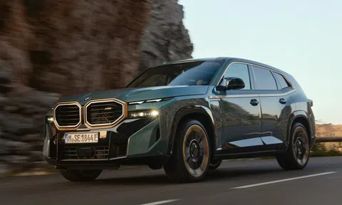 BMW XM 2023 PHEV chạy bằng xăng-điện, mạnh 735 mã lực
