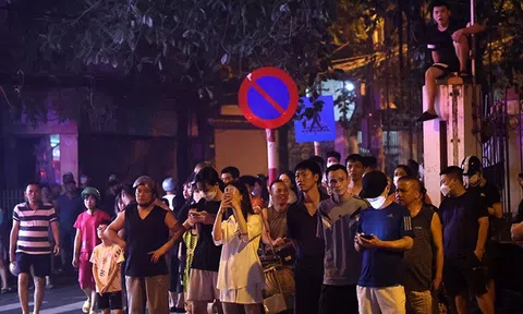 Hà Nội: Cháy rụi ba ngôi nhà liền kề phố Nhân Hòa