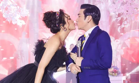 Quang Hà bất ngờ hôn Hiền Thục trên sân khấu