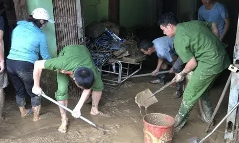 Chung tay khắc phục hậu quả nặng nề của trận lũ quét ở Nghệ An