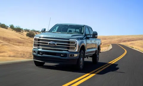 Bán tải hạng nặng Ford Super Duty 2023 trang bị động cơ 7.3L