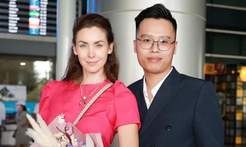 Hoa hậu Hoàn vũ Natalie Glebova giản dị đến Việt Nam