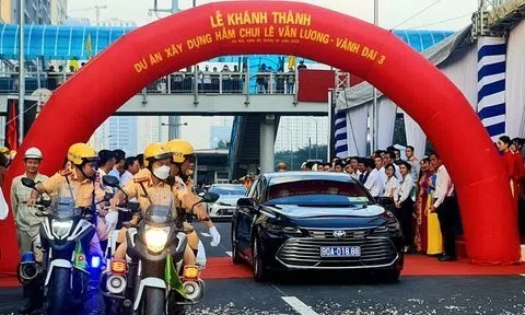 Cận cảnh hầm chui Lê Văn Lương ngày đầu thông xe