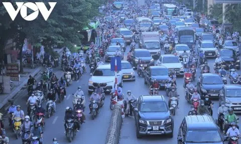 Phân làn đường riêng ở Hà Nội: Nhọc nhằn mà chẳng nên công cán gì…