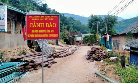 Vừa bị lũ quét lịch sử, xã Tà Cạ lại xuất hiện vết nứt núi khổng lồ