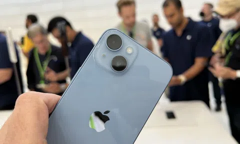 Cảnh trái ngược trong ngày mở đặt cọc iPhone 14
