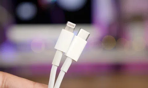 Sếp cũ Apple cũng cho rằng iPhone nên bỏ cổng Lightning