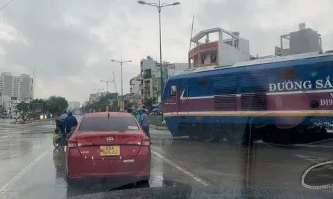 Làm rõ sự cố tàu hỏa về ga Sài Gòn dừng khẩn cấp vì gác chắn chưa đóng