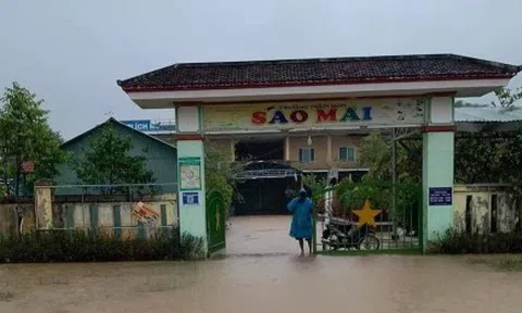 Mưa lớn khiến nước tràn lên quốc lộ ở Huế, cô lập nhiều nơi ở vùng núi Quảng Trị