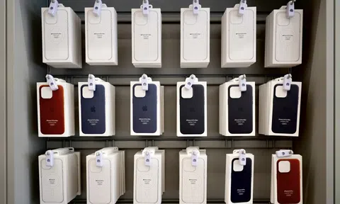 Bán iPhone 14 không lời bằng phụ kiện