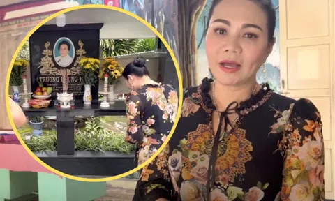 Ngọc Huyền xúc động đến viếng mộ nghệ sĩ Phùng Há, Thanh Nga