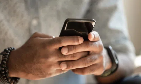 Mất 1,6 triệu USD vì gửi tin nhắn nhầm số