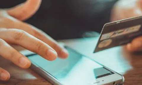 Cần làm gì khi nhận tiền chuyển khoản nhầm để không bị quy vào tội chiếm đoạt tài sản?