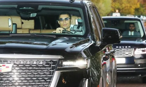 Ronaldo đổi điện thoại