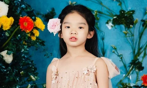 Con gái Xuân Lan làm vedette show thời trang