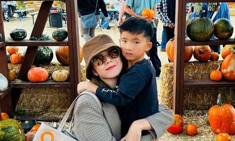 Siêu mẫu Ngọc Quyên tận hưởng ngày Halloween bên con trai