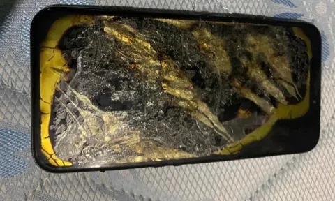 iPhone bốc cháy vì thay pin lô