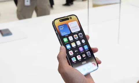 Mua iPhone 14 Pro Max tại Việt Nam ‘như chơi xổ số’