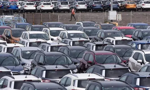 Thiếu ô tô mới, Nga nhập khẩu hàng loạt xe cũ