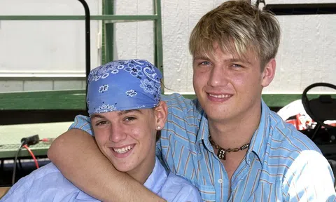 Nick Carter khóc nhớ em trai