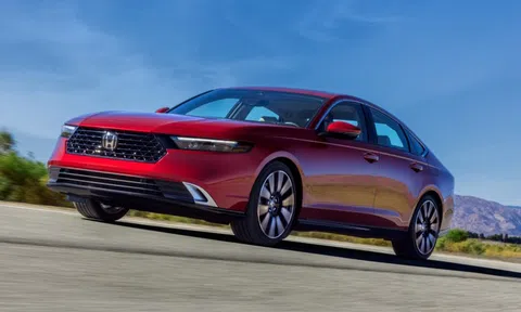 Honda Accord 2023 'bình mới rượu cũ', vẫn quyết đấu Toyota Camry