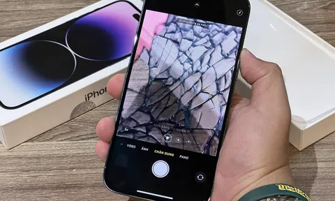 Miếng dán làm hỏng camera iPhone 14