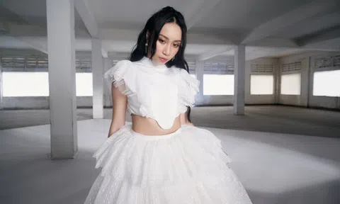 Con gái Mỹ Linh quyến rũ, trưởng thành trong MV mới