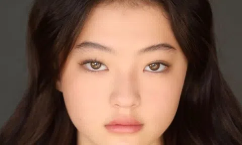 Sao nhí đẹp nhất thế giới khoe vẻ ngọt ngào ở tuổi 14