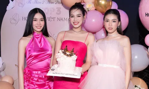 Hoa hậu Đỗ Thị Hà cùng hai á hậu kỷ niệm 2 năm đăng quang