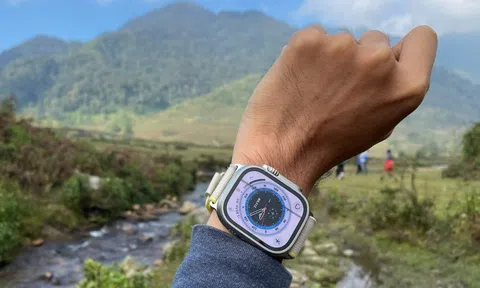 Tôi mang chiếc Apple Watch đắt ngang iPhone đi leo núi