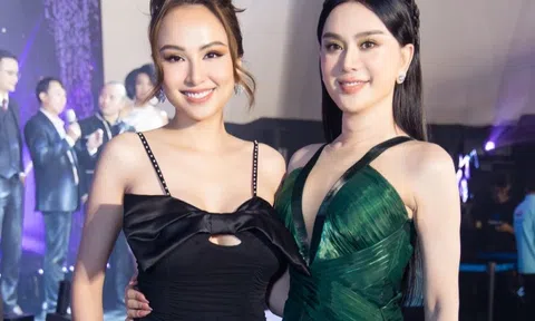 Lâm Khánh Chi đọ dáng nóng bỏng với Hoa hậu Diễm Hương