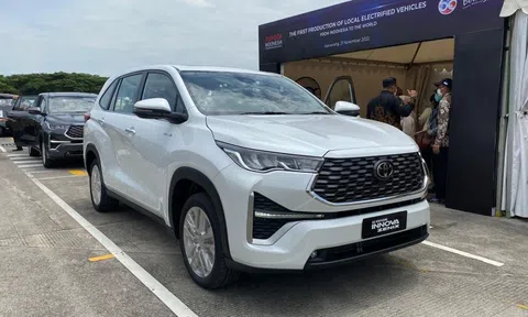 Giá gấp đôi Veloz Cross, Toyota Innova 2023 không còn là xe 'bình dân'