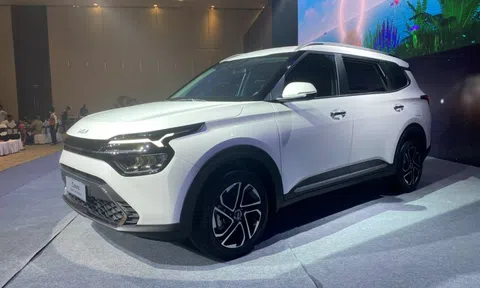 Kia Carens 1.5G Luxury, phiên bản 'chiến lược' giá 699 triệu trang bị gì?