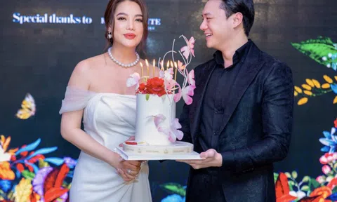 Trương Ngọc Ánh tình tứ cùng bạn trai trong tiệc sinh nhật muộn