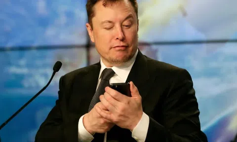 Elon Musk muốn tạo ra smartphone riêng, thay thế iPhone